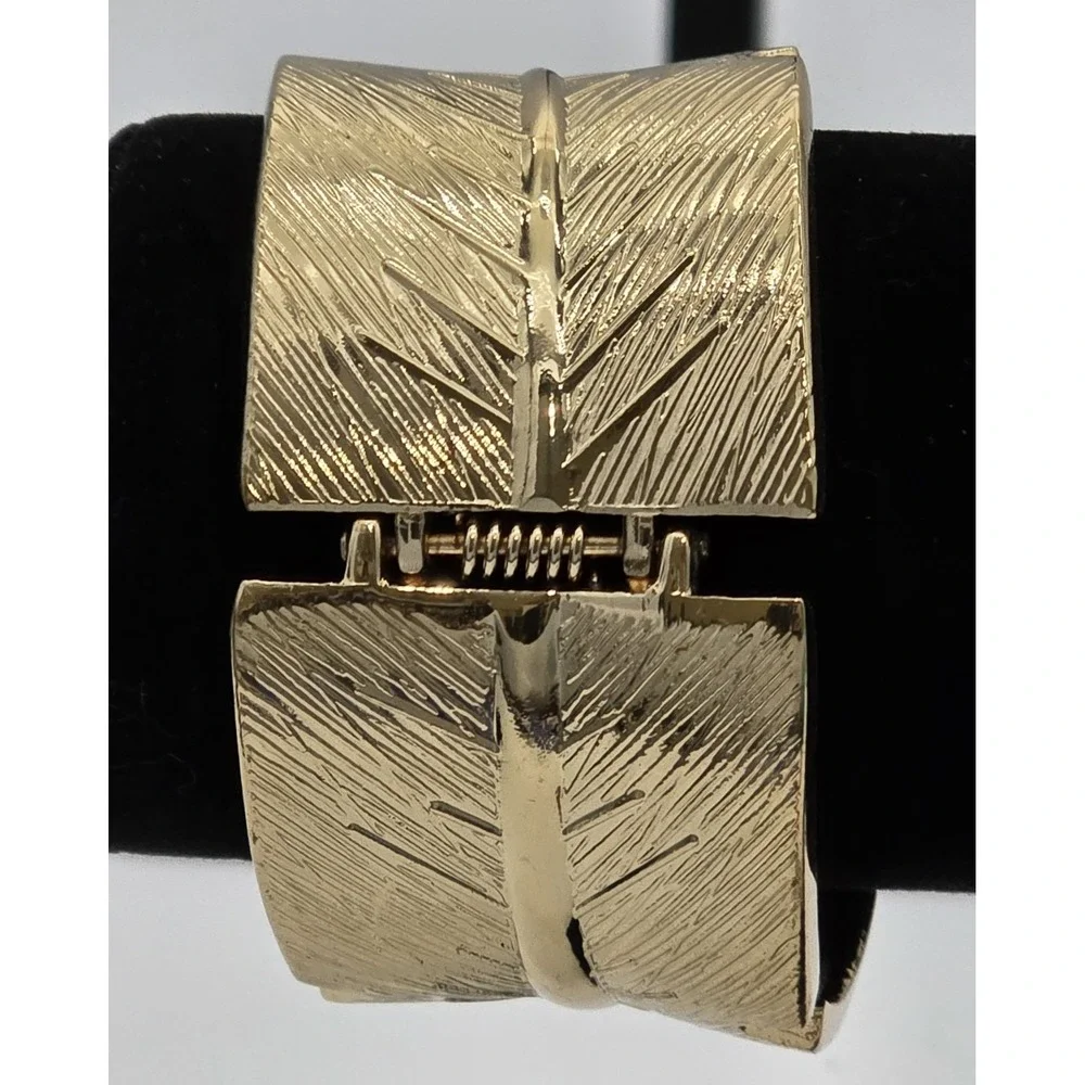 Bracelet Bangled Hinged Goldtone Leaf w/Rhinestones 7.5in See Measurements  0122